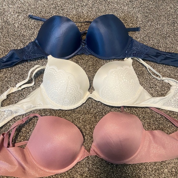 34C bra lot- these are push up bras in excellent condition. Maybe worn 1 or 2 x - Picture 1 of 6